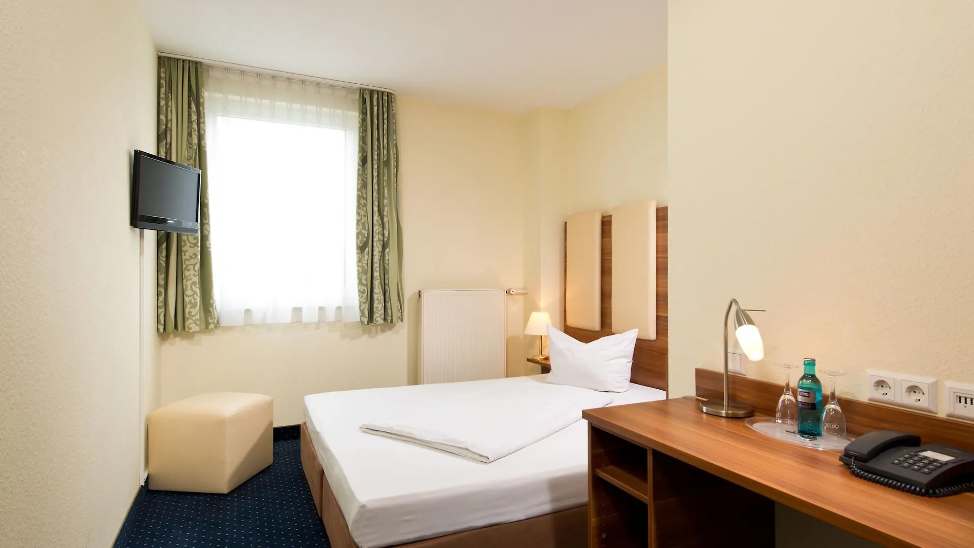Achat Hotel Stuttgart Zuffenhausen 3*,