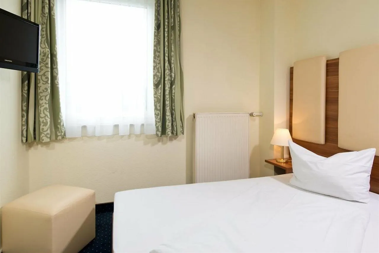 Achat Hotel Stuttgart Zuffenhausen 3*,